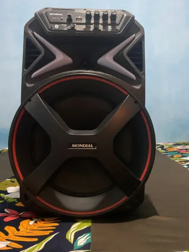 Vendo caixa de som mundial, só liga na tomada