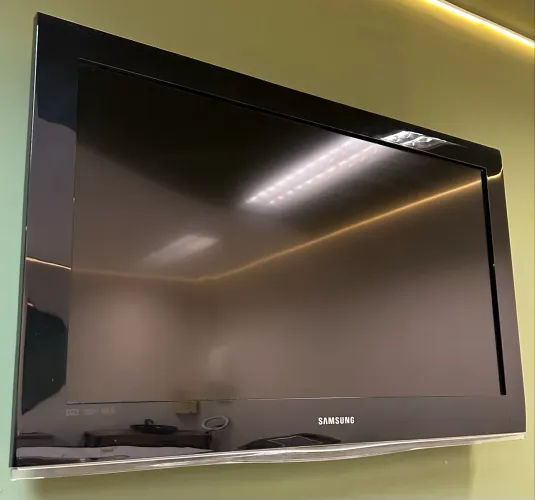Samsung 32 polegadas c/controle e chromecast