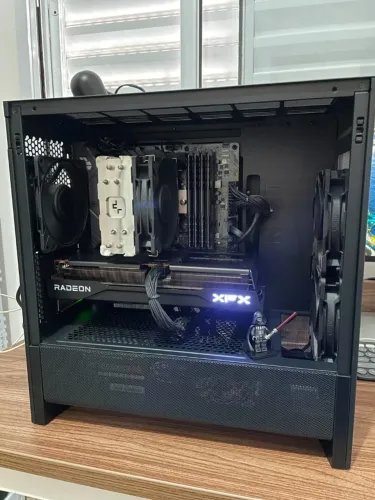 PC GAMER Intel i5 32GB DDR4 RX9060XT 16GB