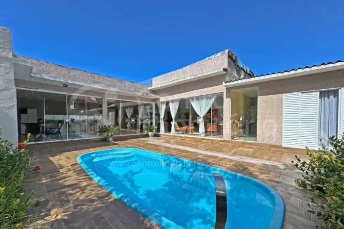 CASA à venda com piscina e 4 quartos em Peruíbe, no bairro Sao Marcos