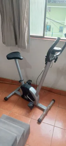 Bicicleta ergometrica usada.