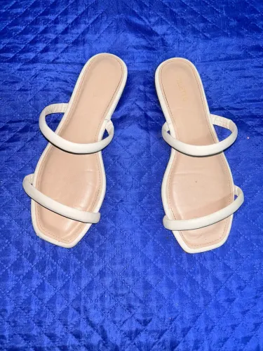 Rasteirinha stiletto usada tamanho 38