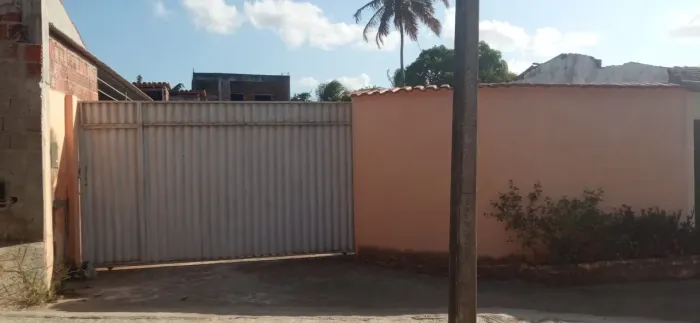 Vende-se casa e prédio com terreno