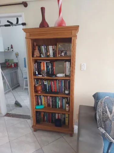 Vende-se  conjunto  de móveis  rústicos em madeira