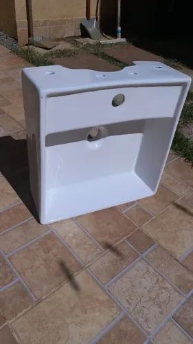 Cuba quadrada de porcelanato para banheiro usada - medindo 41 x 40 cm