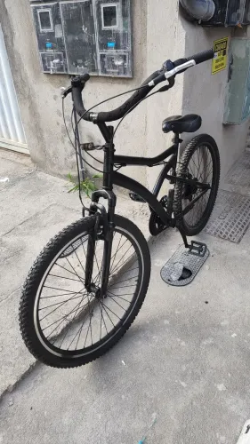 Vendo está bike aro 26 com marcha pneus bons freios tbm leia a descrição do anúncio. 