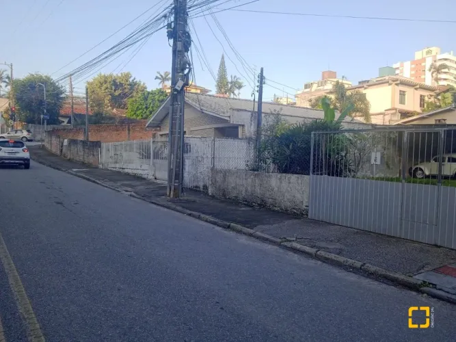 Terreno à venda no Estreito em Florianópolis