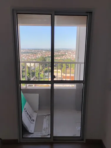Porta de Correr para Varanda em com Vidro - Excelente Estado(1,15 por 2,11)