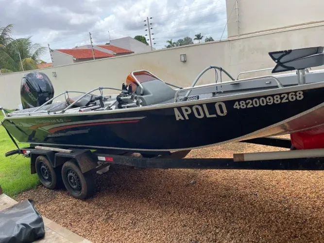 Conjunto: Barco Fisherman 6.0, motor e carretinha de transporte