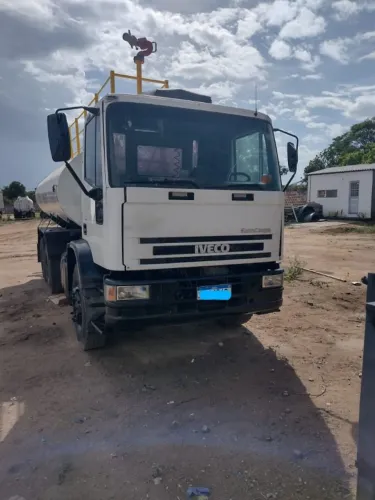 Caminão PIPA traçado Iveco Eurocargo 260E25 6x4