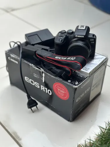 Câmera R10 