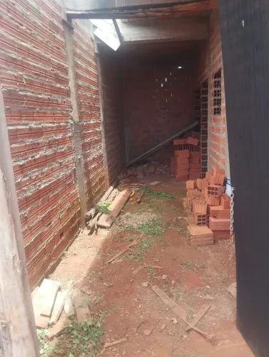 Terreno com dois cômodos