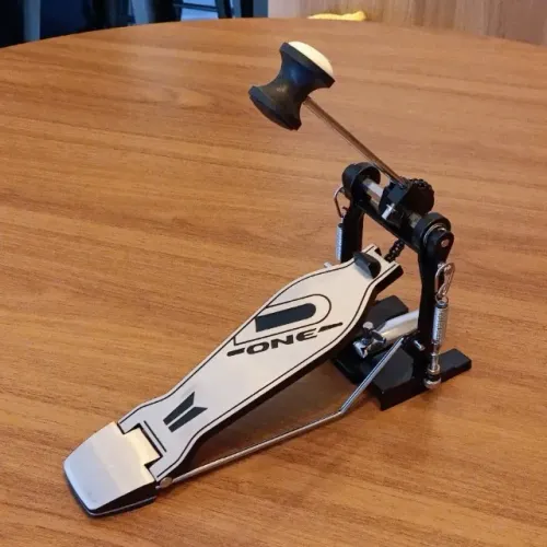 Pedal de Bumbo D-One Single + Batedor Reserva - Excelente Estado