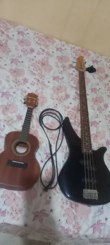 Vende-se baixo Yamaha 4 cordas e cavaco eletrico strinberg.