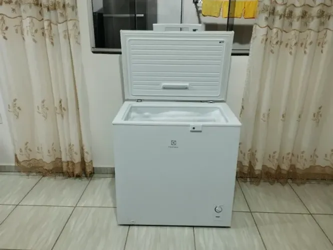 ELECTROLUX freezer horizontal 199L (HE200) [USADO]