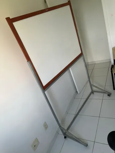 Lousa Quadro Branco Grande de Madeira 120x90 + Suporte Cavalete de Rodas
