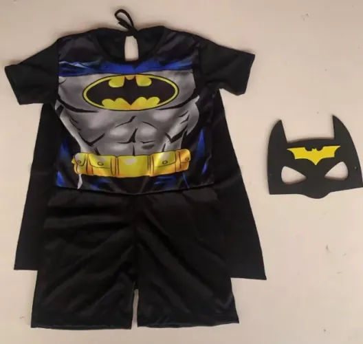 Para os fãs do Homem Morcego Com Máscara e Capa R$ 42 02 04 e 06 anos