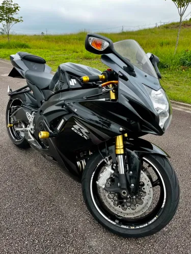 GSX-R SRAD 750 - 9.070km - venda