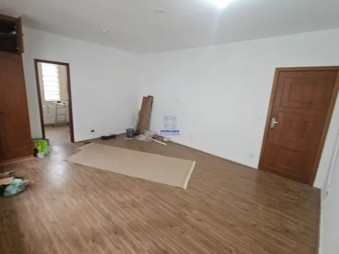 SALA COMERCIAL COM BANHEIRO E COPA TODA REFORMADA NO MARAPÉ;