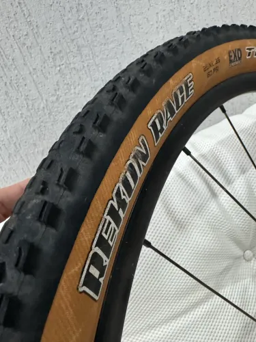 Rodas Specialized + Pneus Maxxis