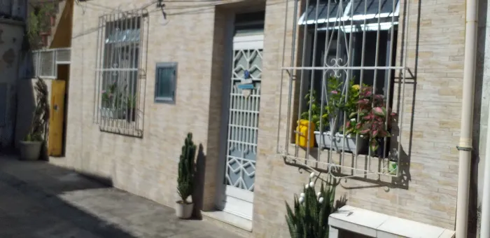 Casa bem arejada aconchegante.