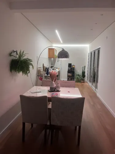Mesa de jantar com 4 cadeiras 