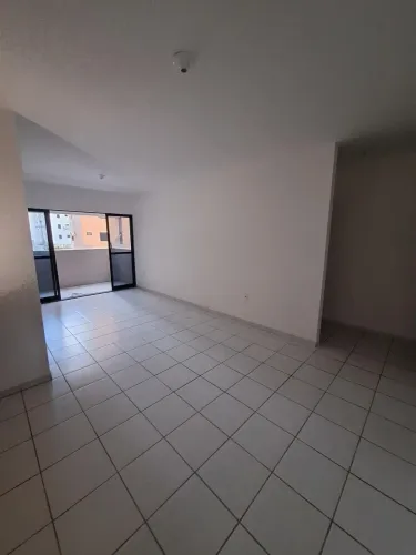 Alugo Apartamento amplo no Edf. Nantes na Ponta verde, próximo ao supermercado Palato