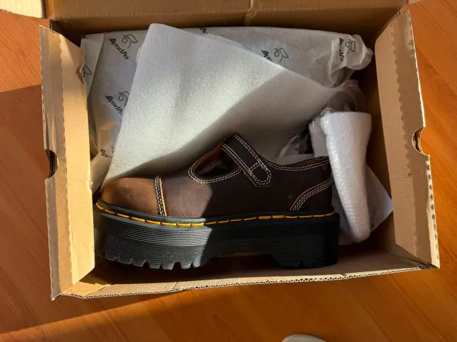 Sapato marrom estilo Mary Jane da Dr Martens