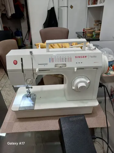 Maquina reta SINGER FACILIT