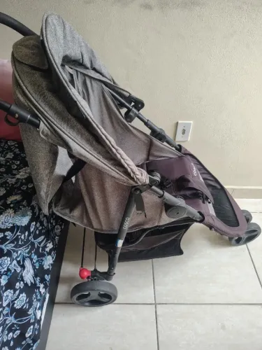Carinho de bebê passeio