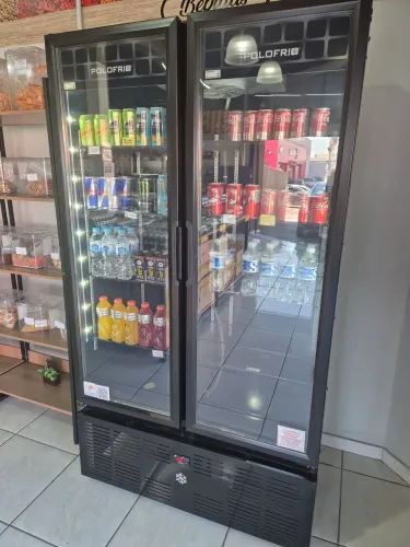 Expositor Vertical Refrigerado 2 portas Mondrian Preto Bebidas da marca Polofrio