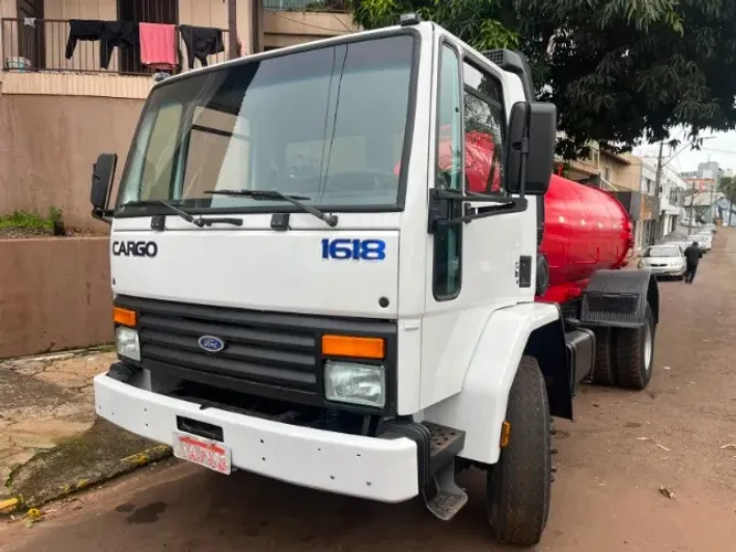 Caminhão Ford Cargo 1618 Tanque