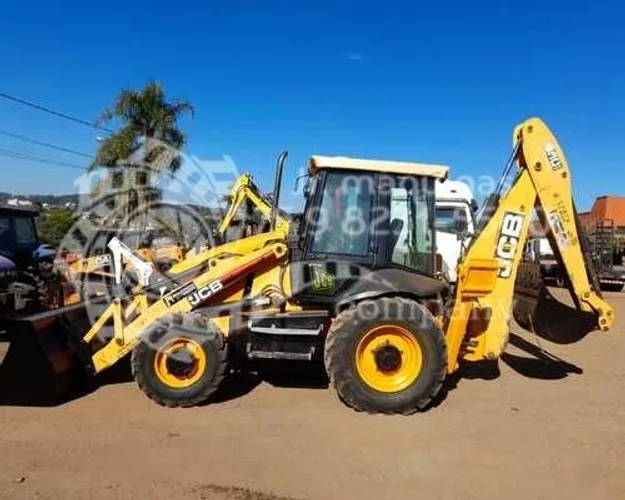 Retroecavadeira JCB 3C 2013 
