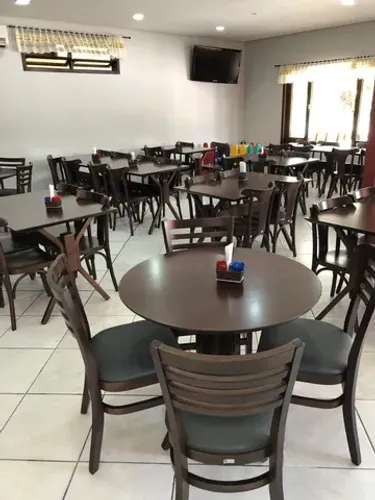 Cadeiras e mesas para restaurantes Direto da fábrica.