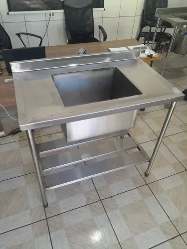 Pias em aço inox escovado, aço 430, medidas 1.00X60X90 com uma cuba 50X40X