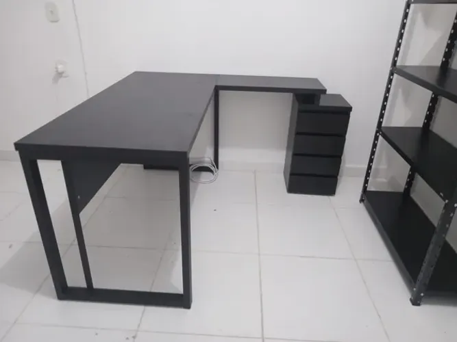 Mesa trabalho tipo L escritório com gavetas 