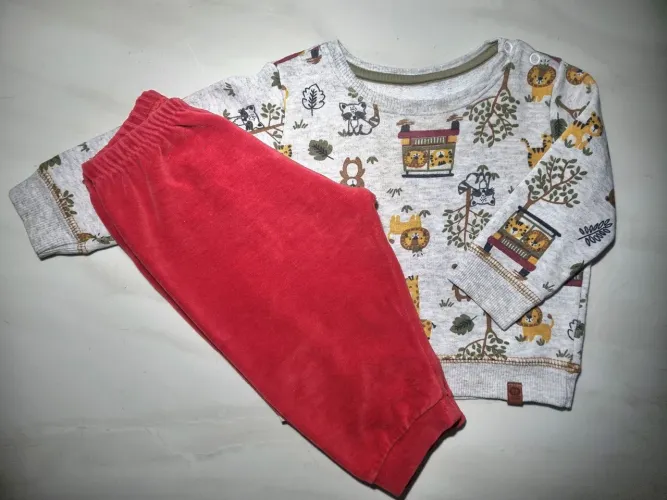 Calça e blusa de frio (6 a 9 meses)