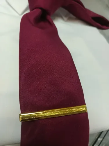 Prendedor de gravata slim 5 cm cromada/dourada contato só pelo zap