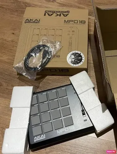 Akai MPC MPD 18 controladora 
