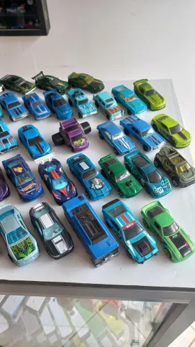 Miniatura de carro da hot wheels a unidade