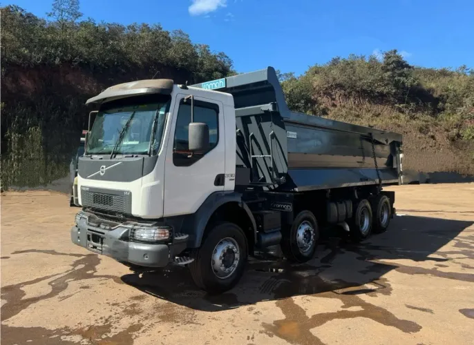 Volvo VM330 ano 2021, 8x4, Bitruck, com caçamba de 18 ?, em SP