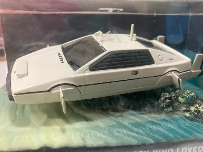 Miniatura 1/43 Coleção James Bond Cars Lotus Esprit Submarin Ed03