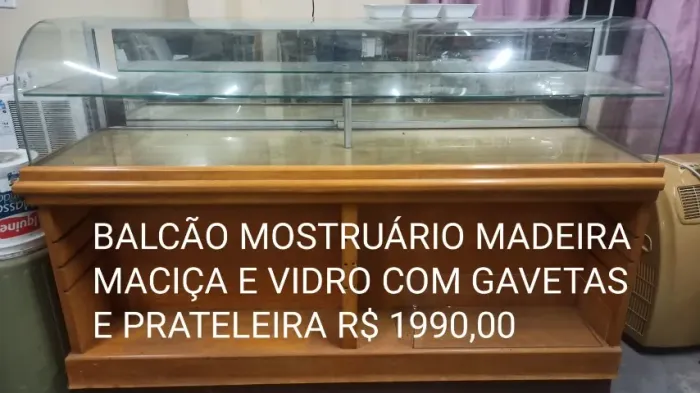 Balcão mostruário madeira vidro