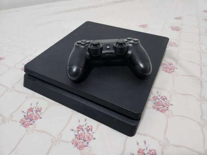Vendo Ps4 Slim 1TB + Controle e Cabos em 10x no Cartão 