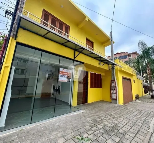 Loja comercial térrea, localizada no bairro Camobi.