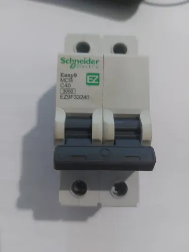 Disjuntor Bipolar Schneider Easy9 C40 Novo.