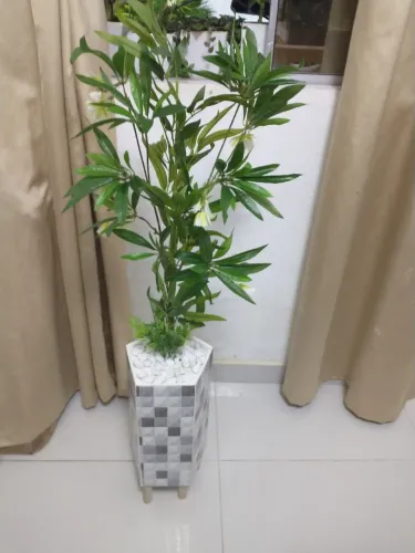 ARRANJO DE DRACENA E BAMBÚ ARTIFICIAL