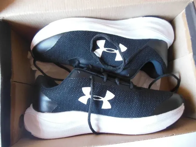 Tênis Under Armour n. 38