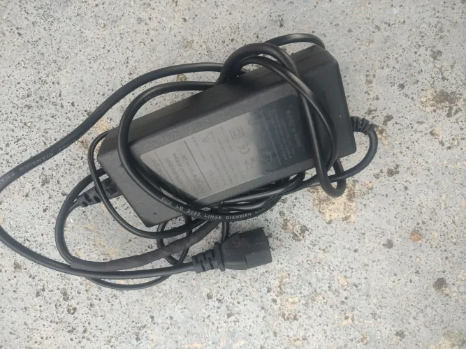 Carregador para bateria litio 67.2V 2A Novo