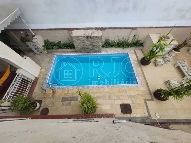 Bela residência com piscina em local nobre